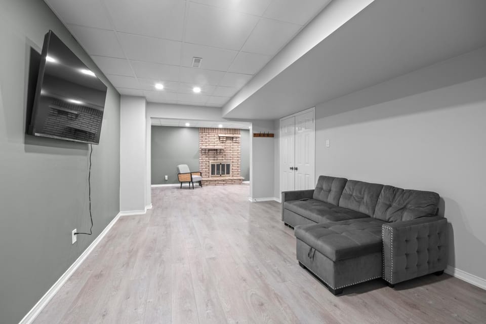 Communal lounge/ TV room, TV and multimedia, Seating area