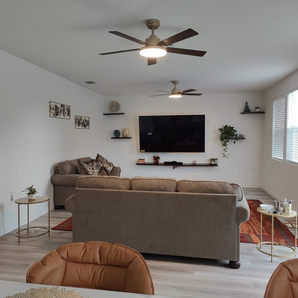 The Orchid house !! Your home away from home Gateway to Yosemite & UC Merced this for a Room Vacation rental in Merced