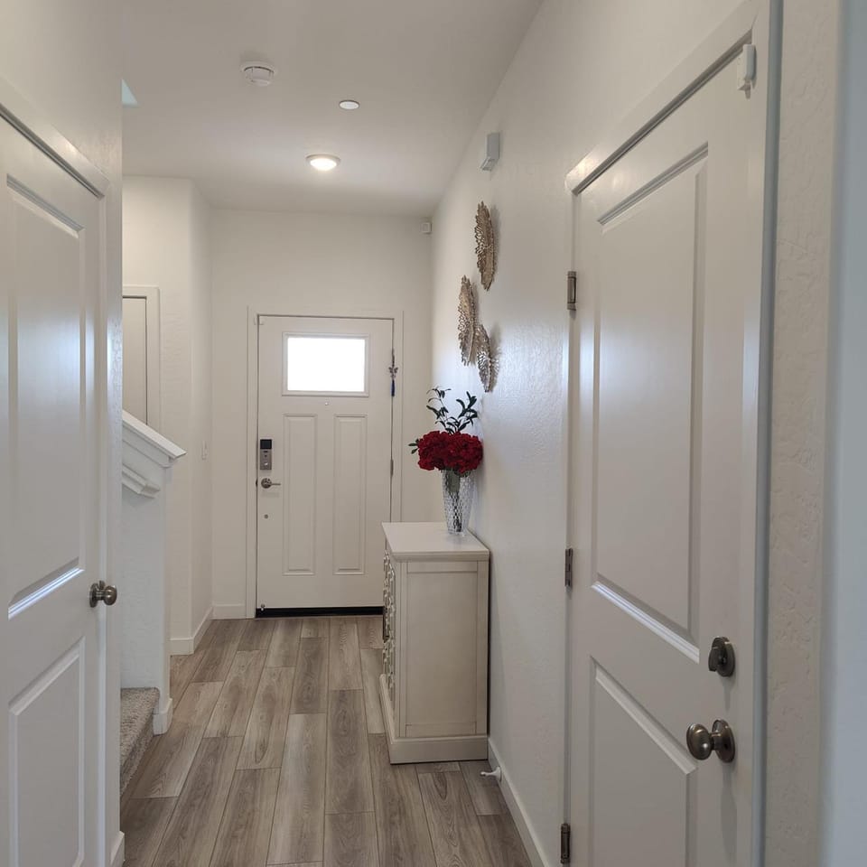 The Orchid house !! Your home away from home Gateway to Yosemite & UC Merced this for a Room Vacation rental in Merced