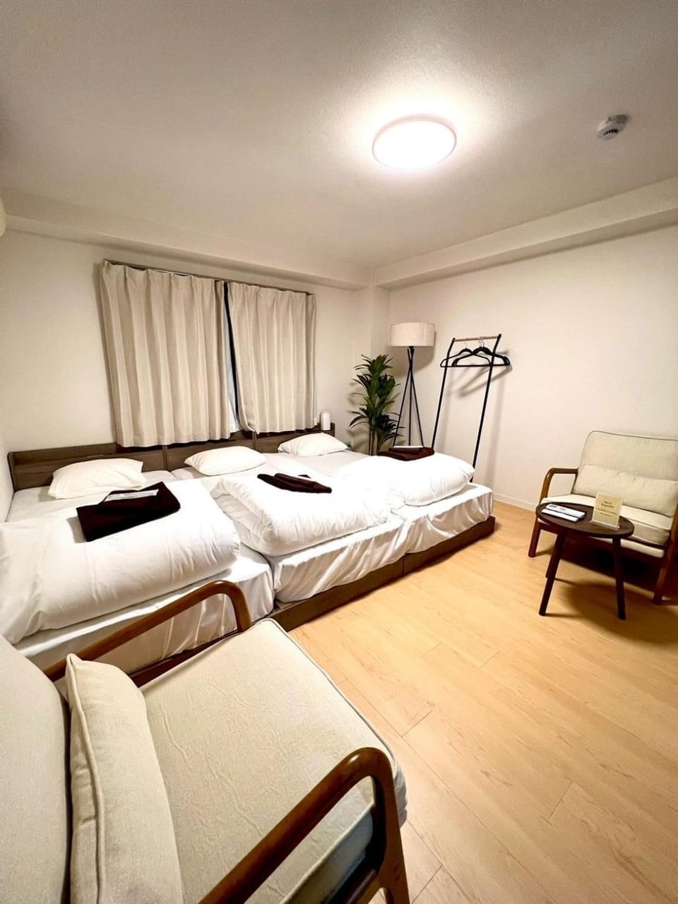 Bed, Photo of the whole room, Seating area