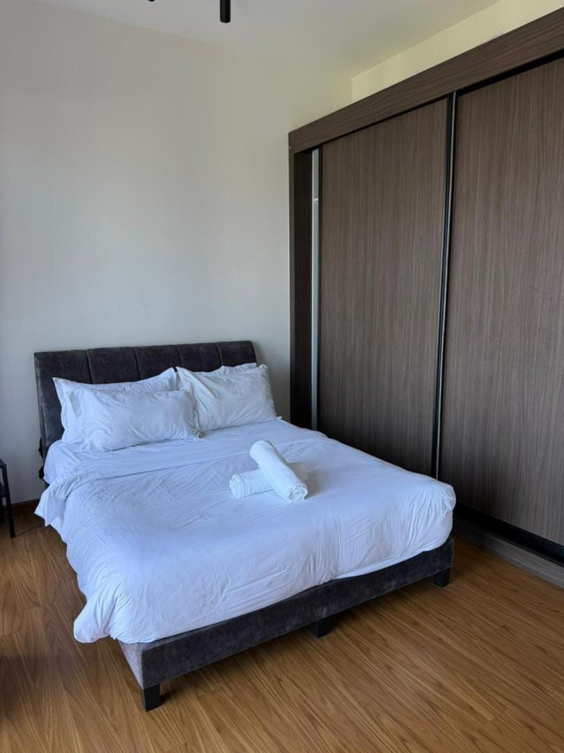 Beacon Executive Suites with Infinity Pool by BNB4U Apartment in George Town