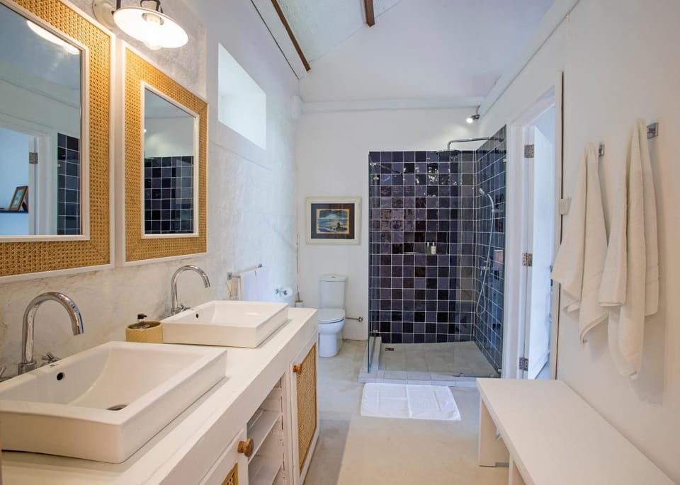 Shower, Bathroom, towels