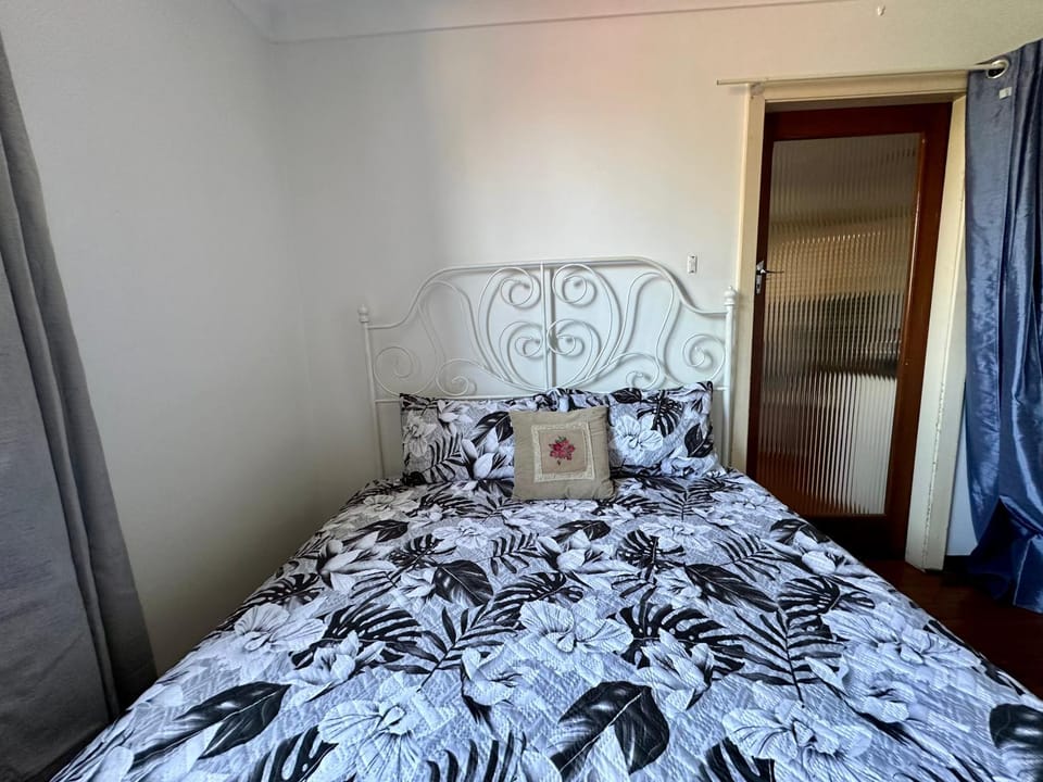 Bed, Bedroom, Garden view, Garden view, wardrobe