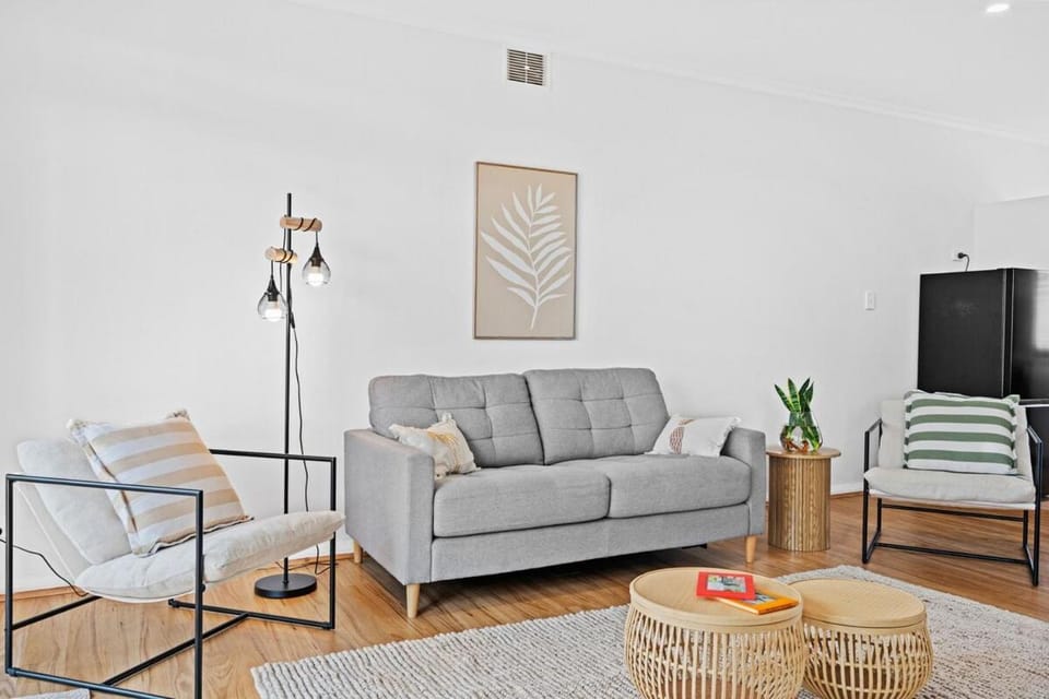 Fremantle Urban Escape - Steps to South Beach Apartment in Perth