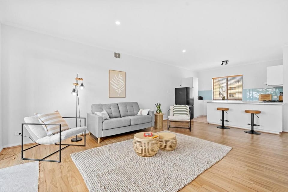 Fremantle Urban Escape - Steps to South Beach Apartment in Perth