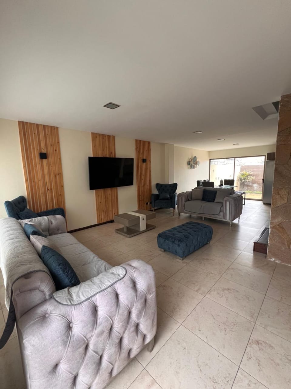 Communal lounge/ TV room