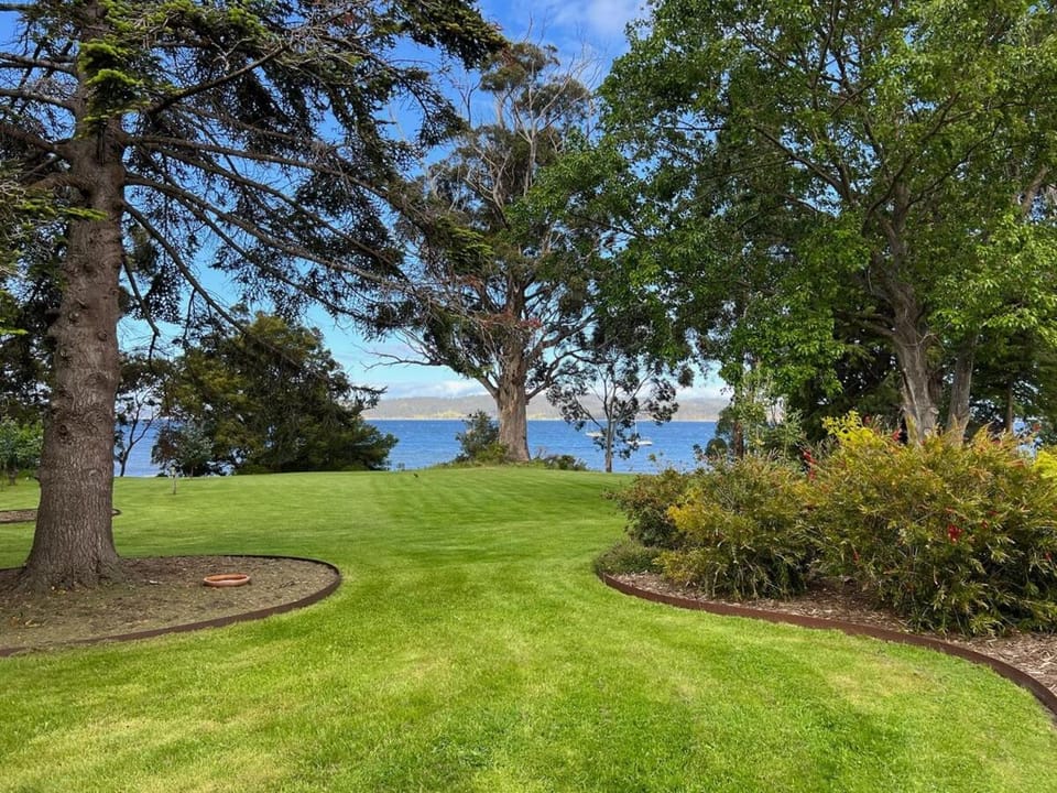 wyeangta - Woodbridge Waterfront Retreat House in Tasmania