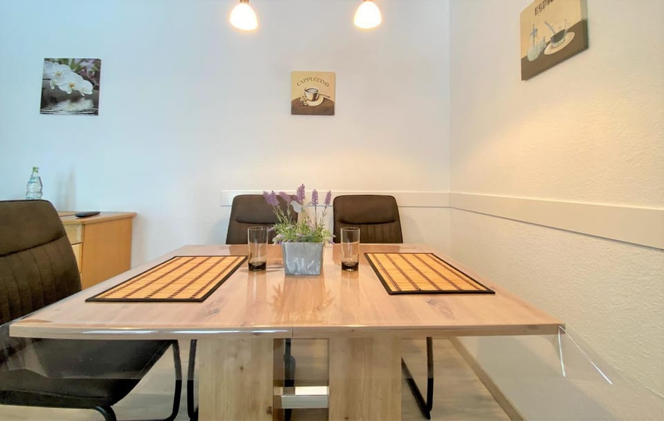 Seating area, Dining area