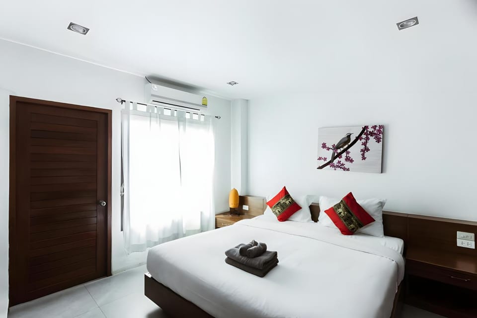 Bed, Photo of the whole room, Bedroom, wardrobe, air conditioner