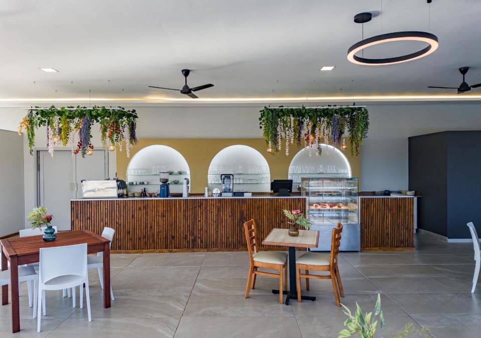 Property building, Restaurant/places to eat