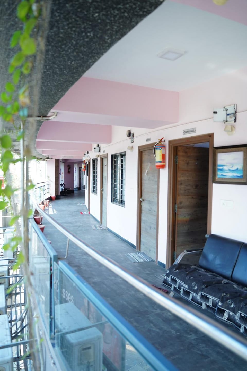 Livzo - Pink house for girls Hostel in Ahmedabad