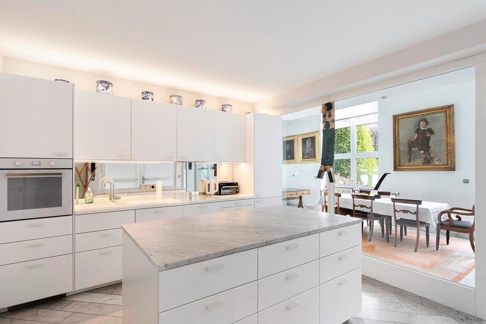 Kitchen or kitchenette, Living room