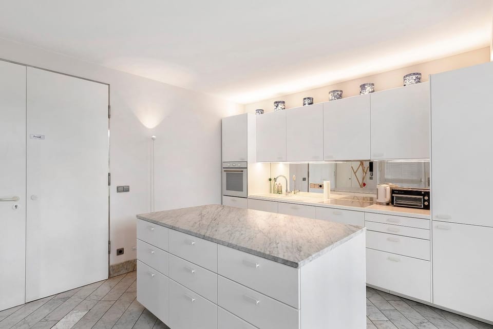 Kitchen or kitchenette, Living room