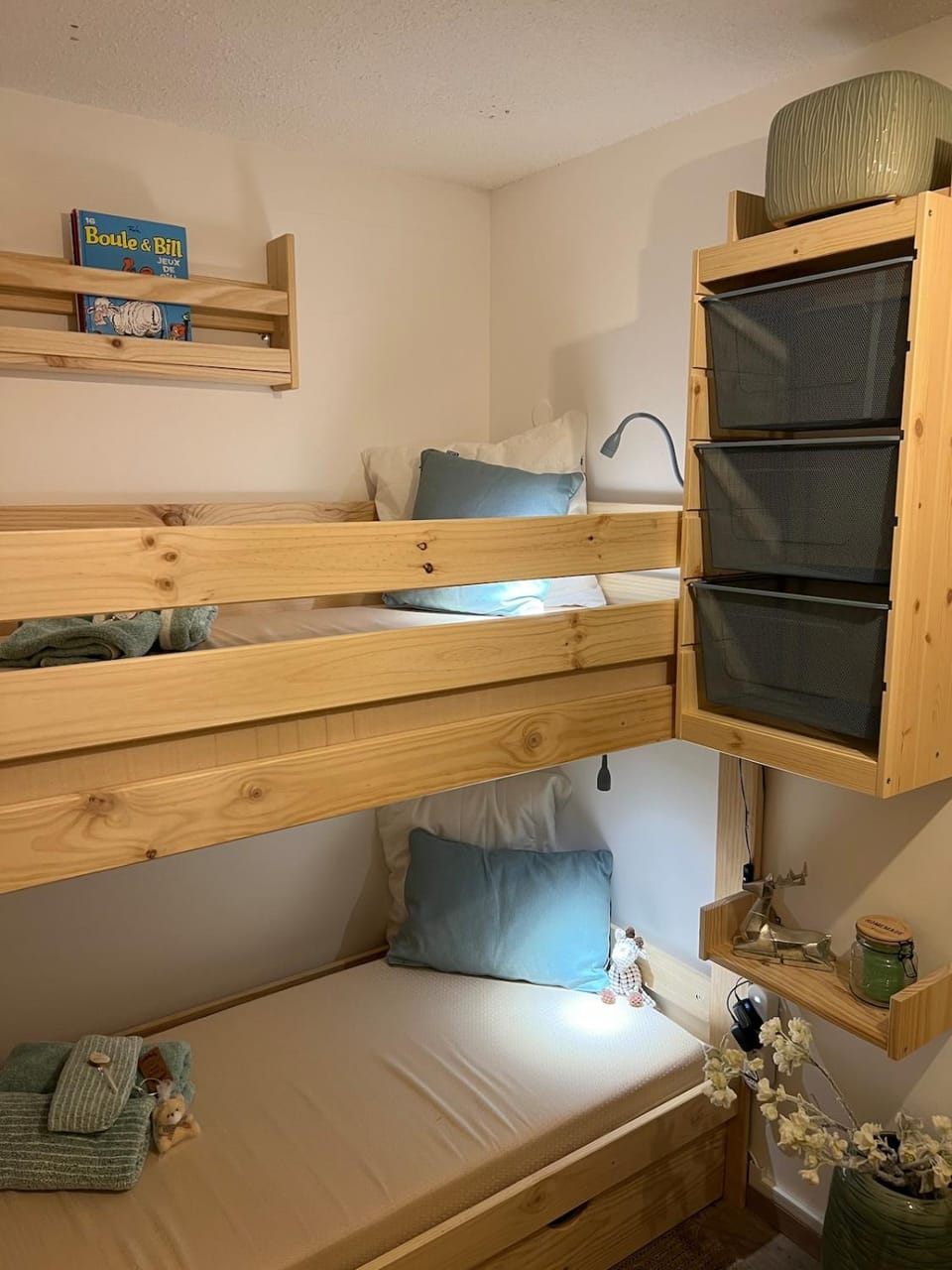 Photo of the whole room, Bedroom, bunk bed