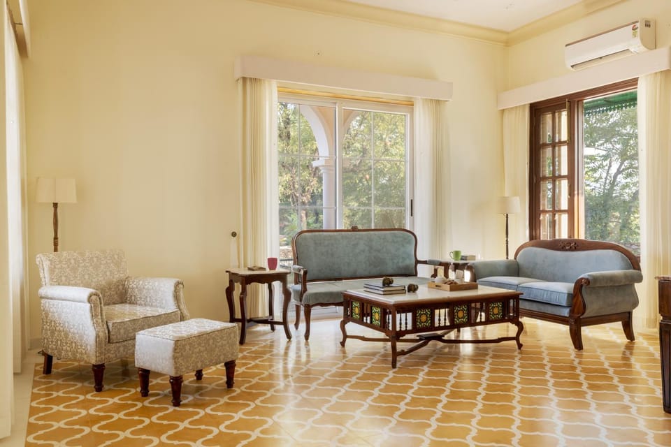 Living room, Seating area, air conditioner