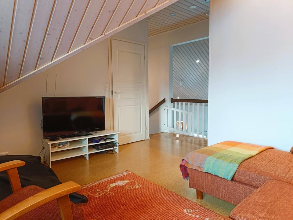 TV and multimedia, Seating area