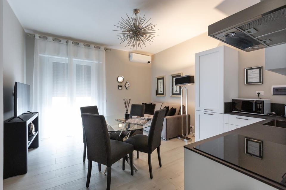 TV and multimedia, Kitchen or kitchenette, Dining area, stove