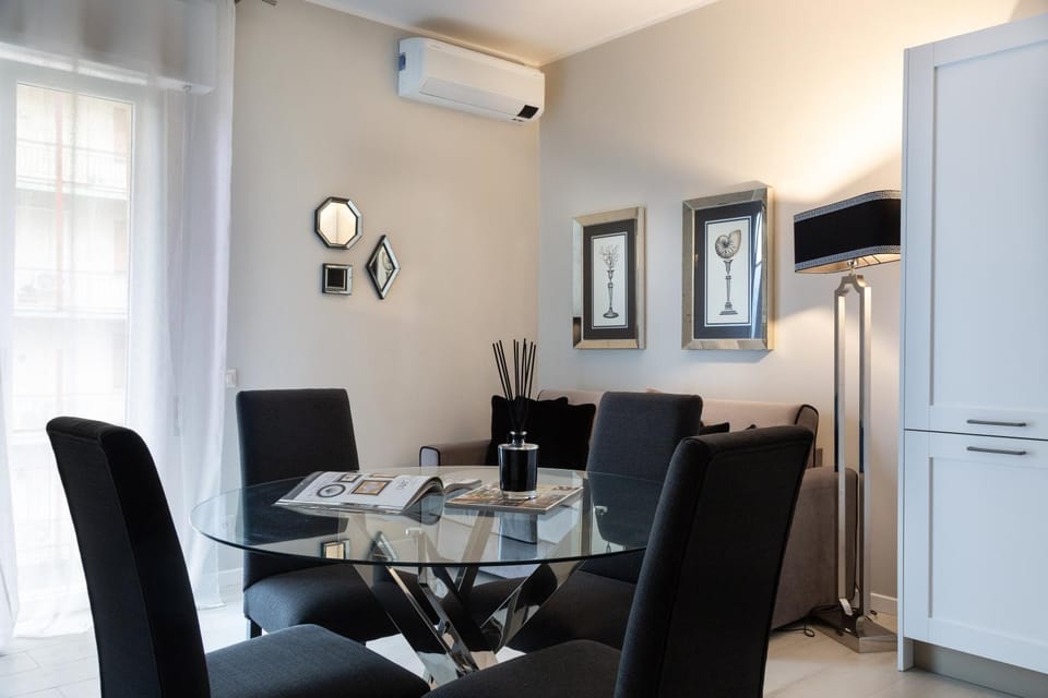 Living room, Seating area, Dining area, air conditioner