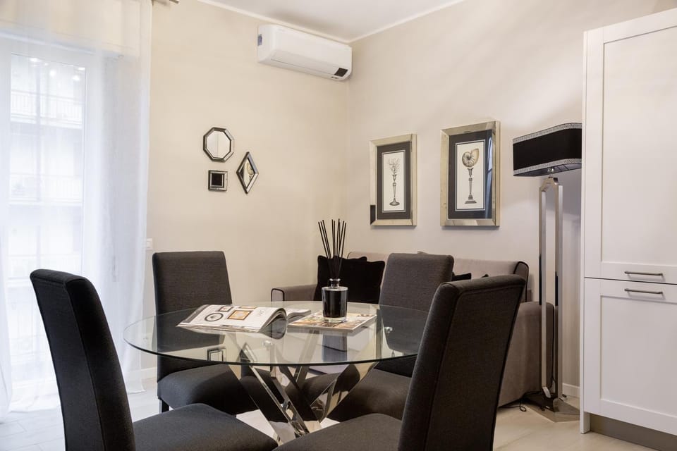 Living room, Dining area, air conditioner