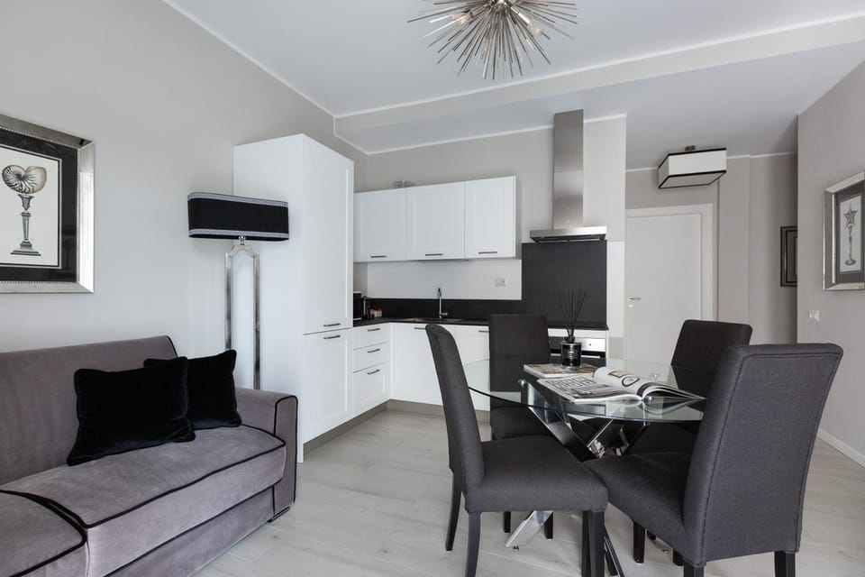 Kitchen or kitchenette, Living room, Seating area, Dining area