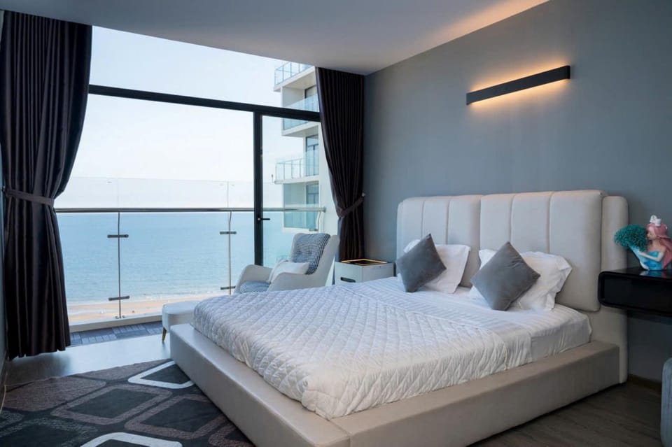 Bed, Photo of the whole room, Dining area, Bedroom