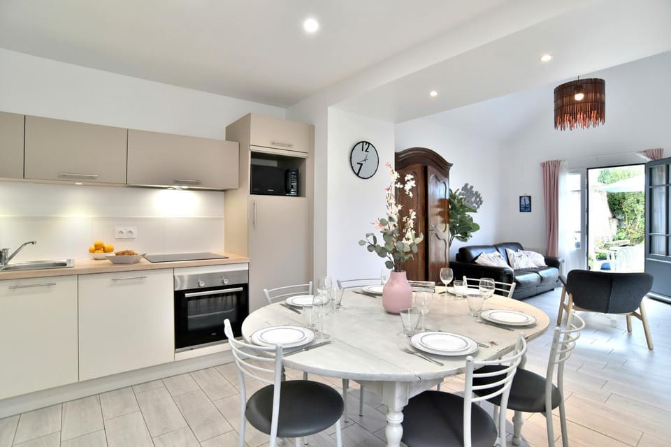 La Petite Jeanne House in Cancale