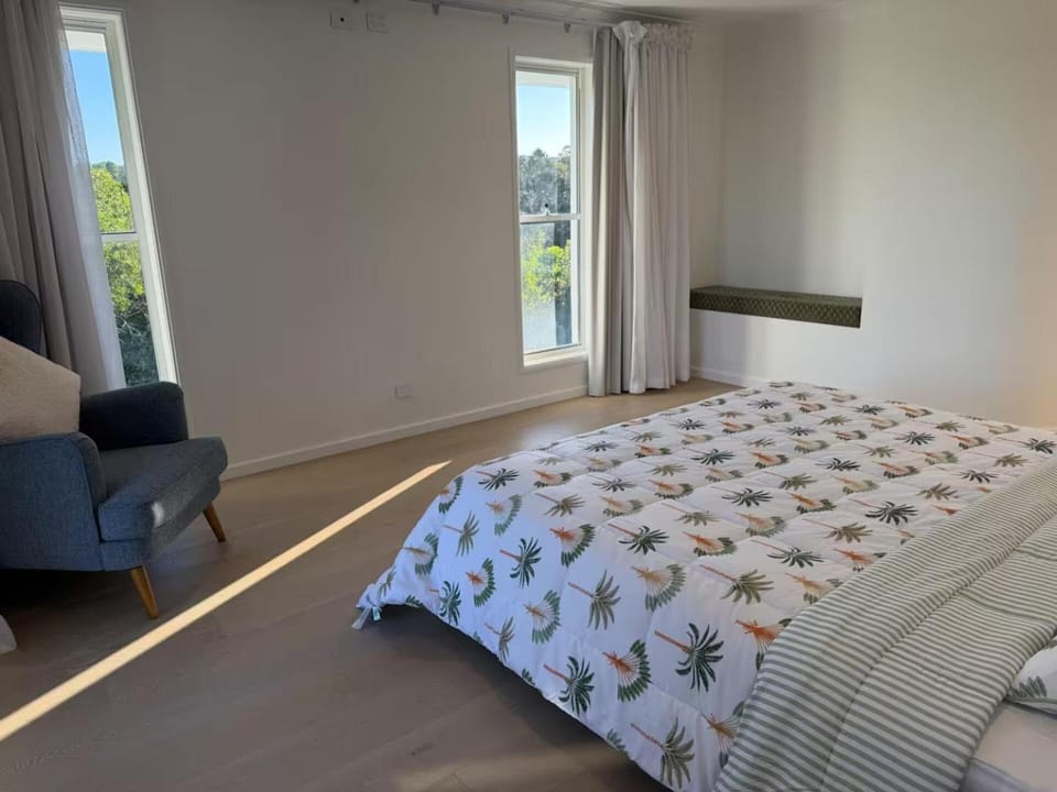 Lapineta| Luxury Villa Heated Pool & Sunset Views House in Brisbane