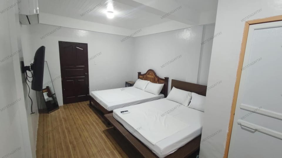 Bed, Bathroom, TV and multimedia, Bedroom, air conditioner