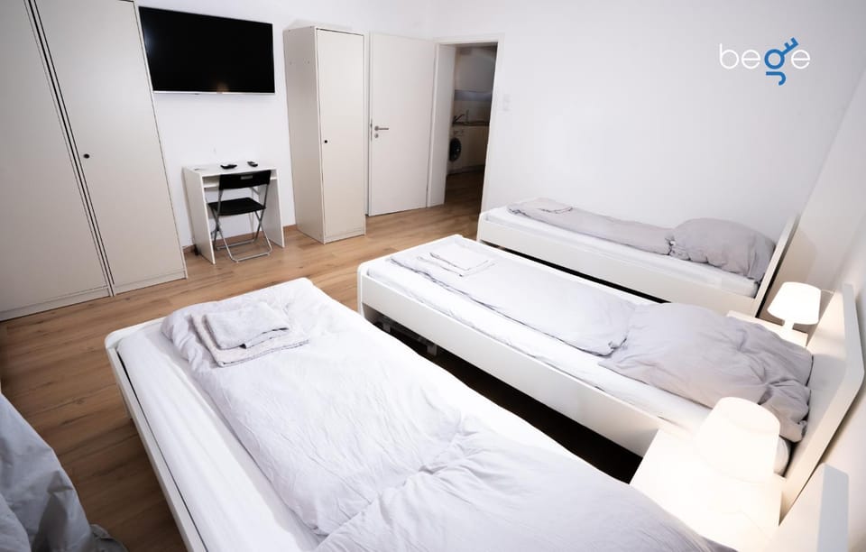 Bedroom, soundproof, towels, wardrobe