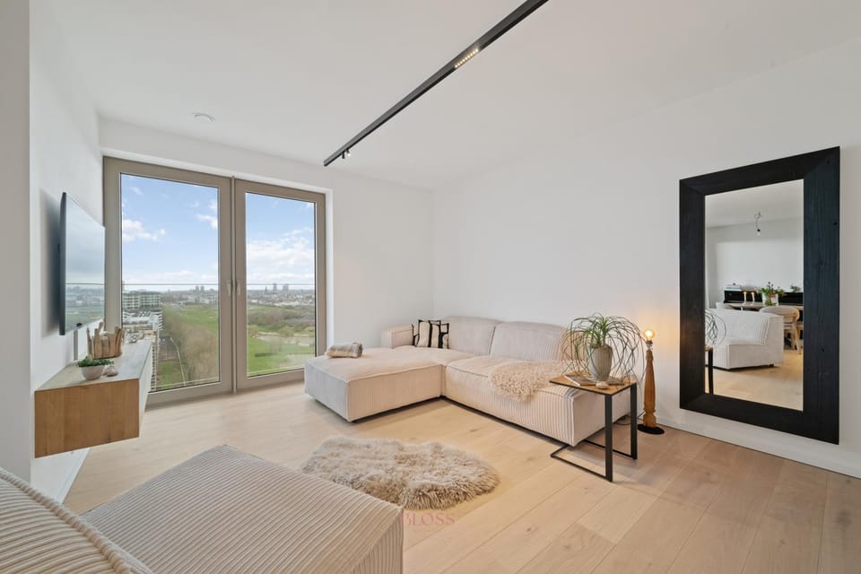 TV and multimedia, Coffee/tea facilities, Seating area, City view, Garden view, Landmark view, Sea view, internet