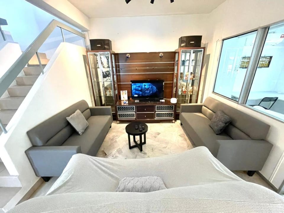 Family House Sunway 4BR Walk to Lagoon Pyramid University House in Subang Jaya