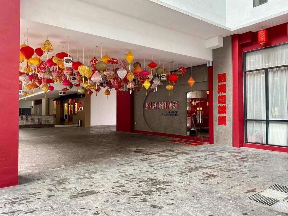 D3-13-5 The Podium-3R2B-Free 2 Parking-10 Pax Apartment in Kuching