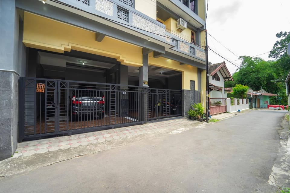 Property building, Neighbourhood