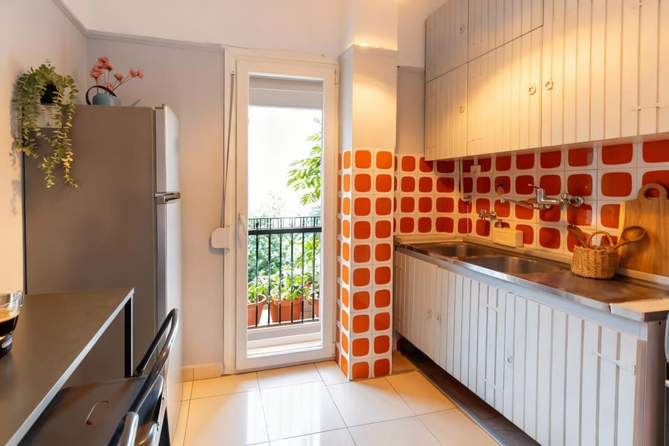 Coffee/tea facilities, Kitchen or kitchenette, microwave, oven