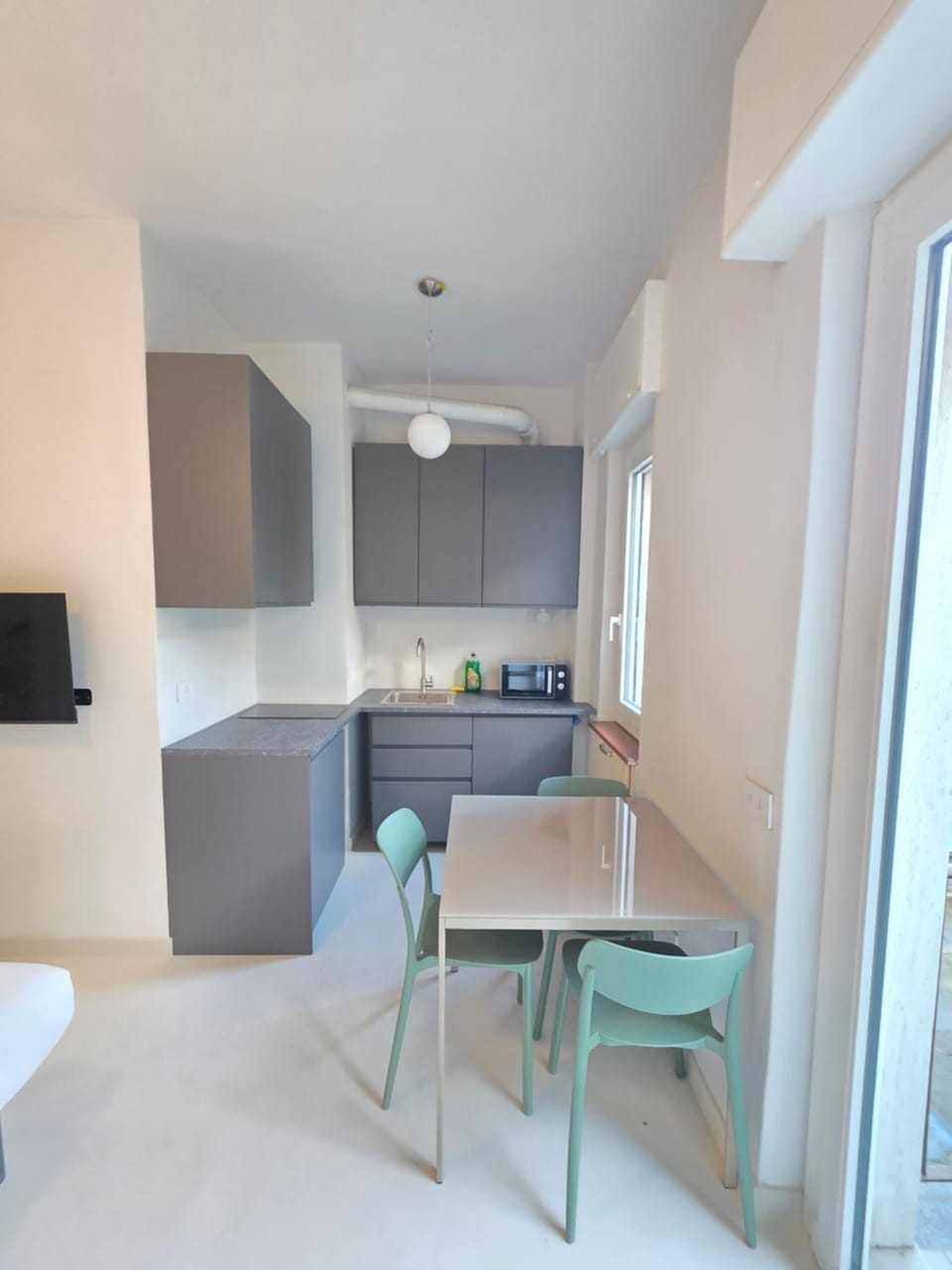 Kitchen or kitchenette, Seating area, Dining area