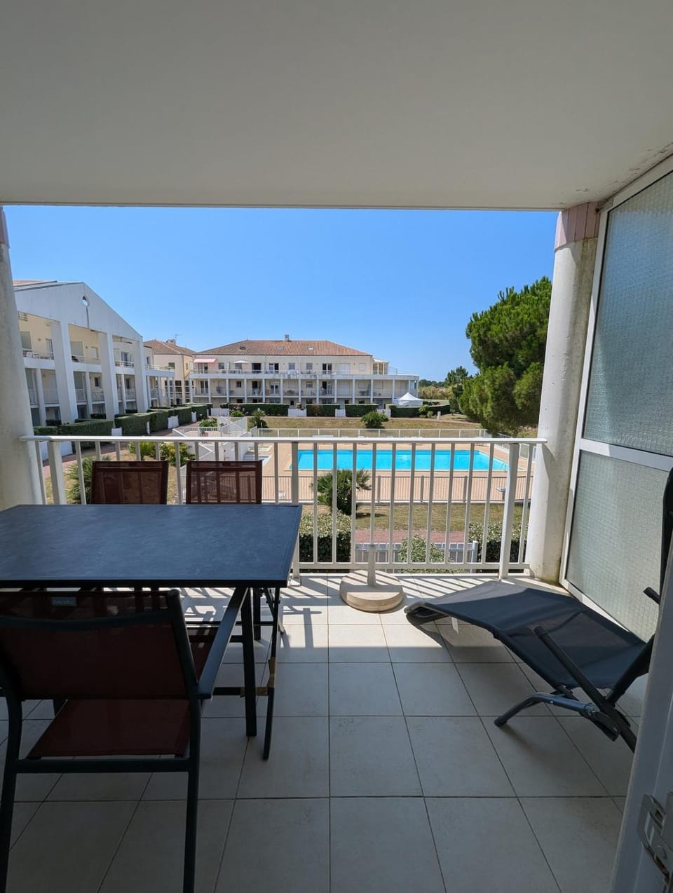 Balcony/Terrace, Pool view, Swimming pool, sunbed