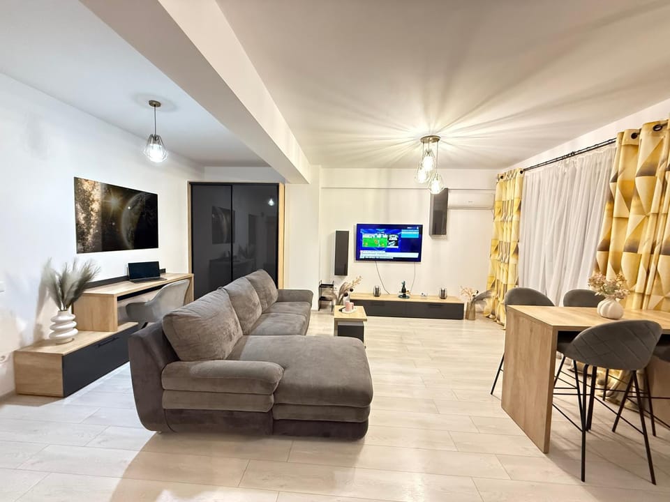 Communal lounge/ TV room, TV and multimedia, Living room, Seating area, Evening entertainment