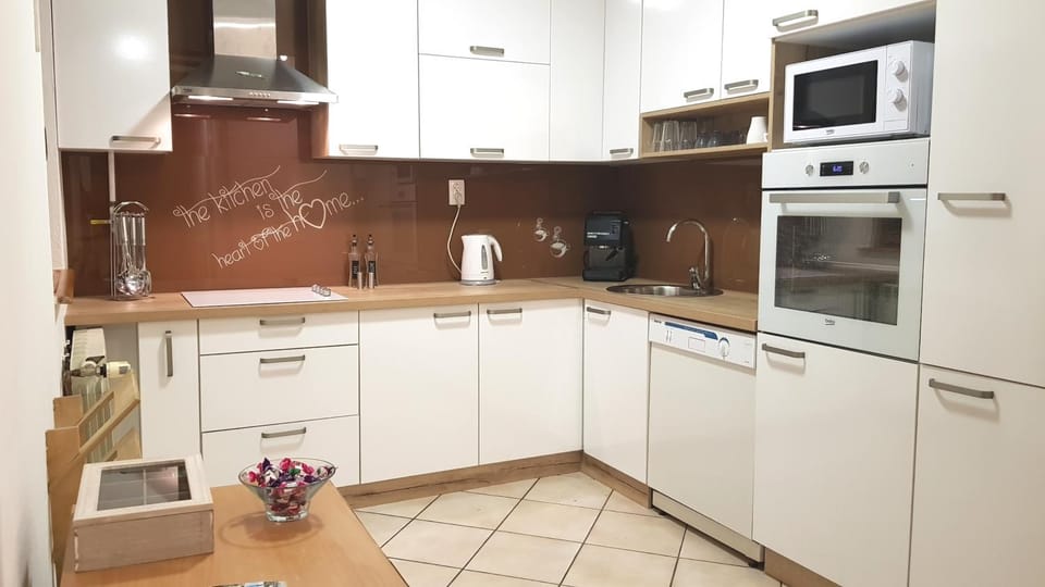 Kitchen or kitchenette, Meals, Drinks, Alcoholic drinks, Non alcoholic drinks, dishwasher, minibar, pet friendly, stove