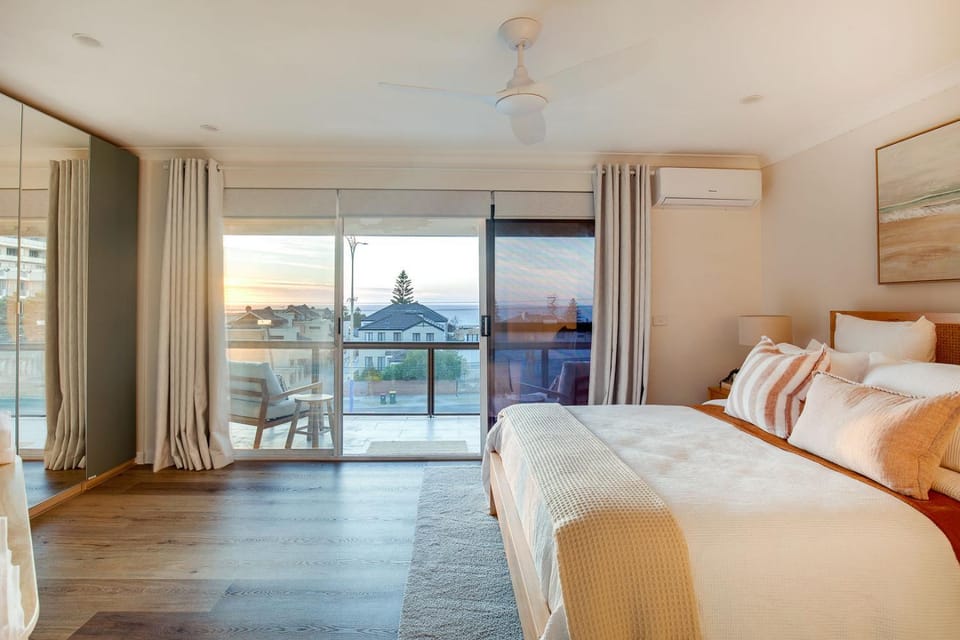 Bed, View (from property/room), Balcony/Terrace, Bedroom, air conditioner