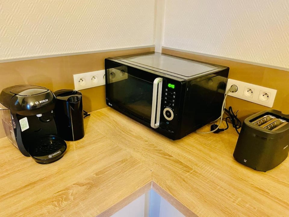 Coffee/tea facilities, toaster