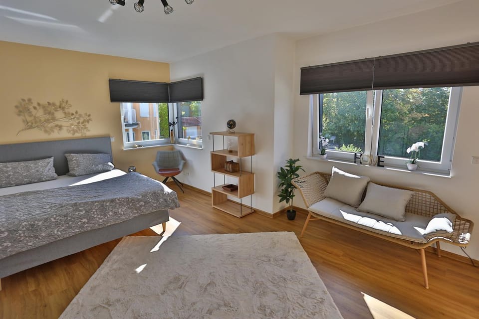 Bed, Photo of the whole room, Seating area, Bedroom