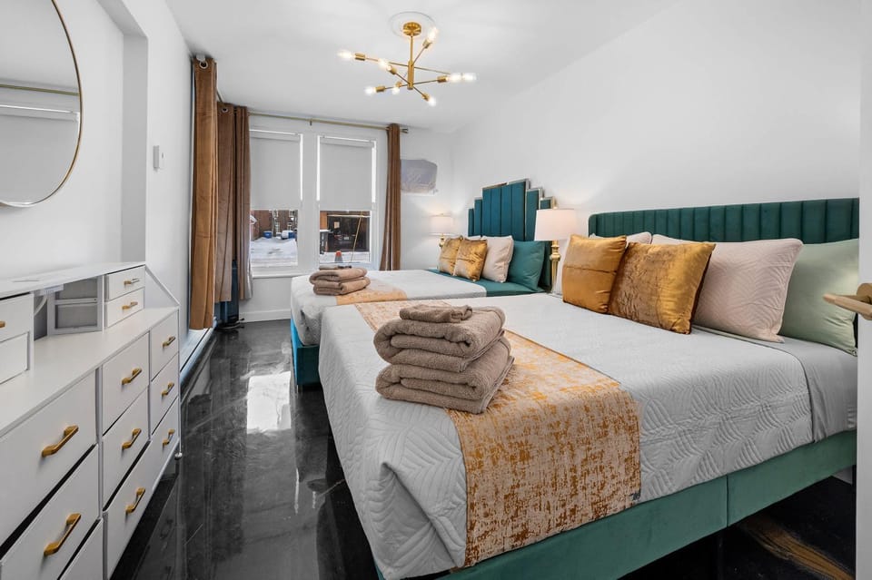 Downtown Stay 2 free parking AC 10 Guests Apartment in Quebec City