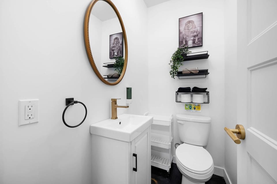 Grande Allée - EV Station - 10 Guests - 75 Apartment in Quebec City