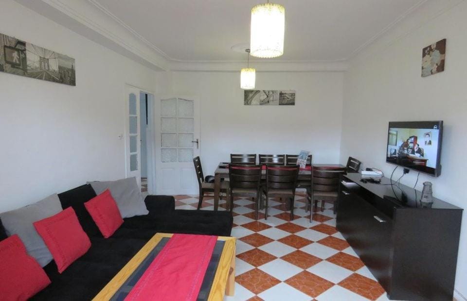 F5 Familial avec Emplacement Top à Akid Lotfi Apartment in Oran