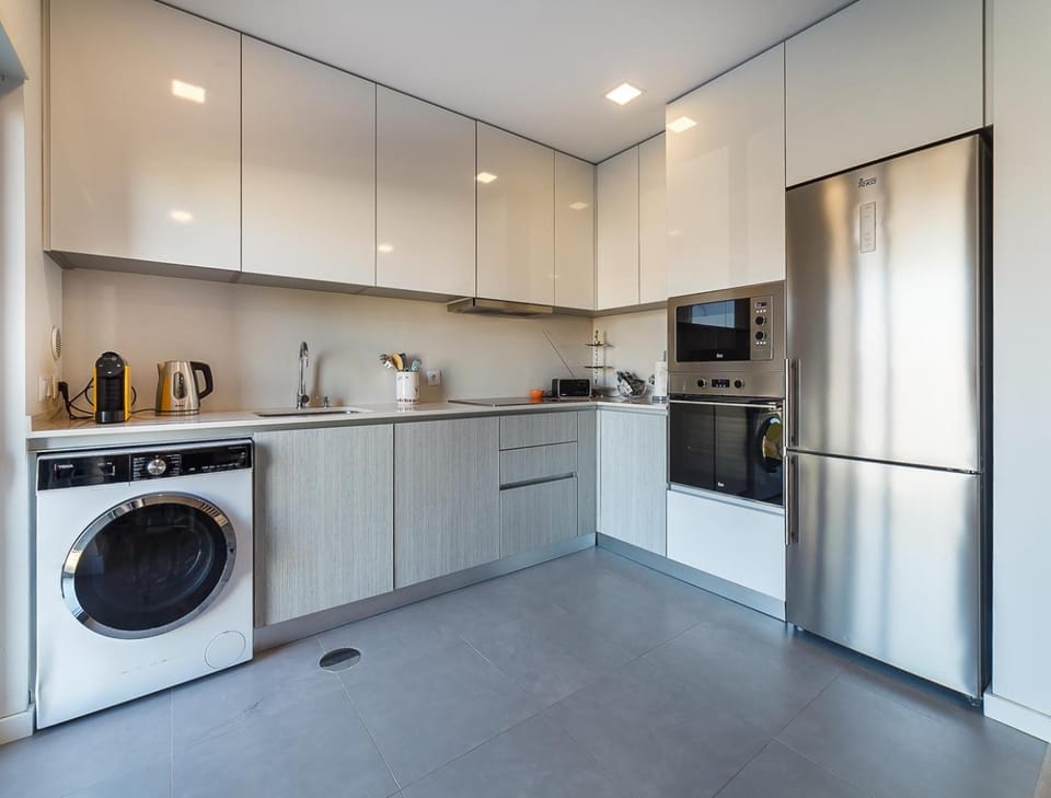 Coffee/tea facilities, Kitchen or kitchenette, oven, stove, toaster, washing machine