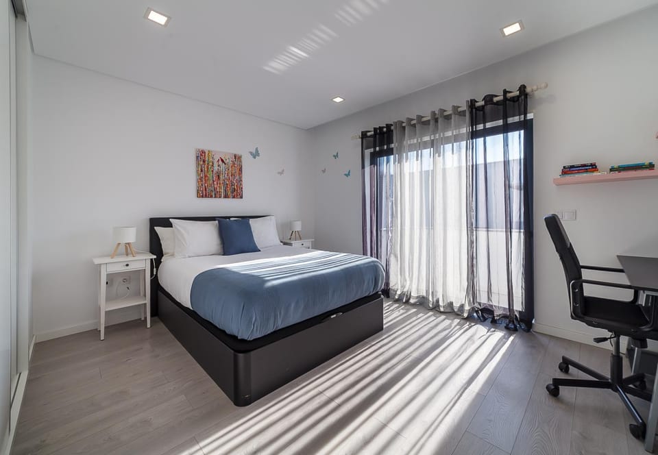 Bed, Photo of the whole room, Bedroom