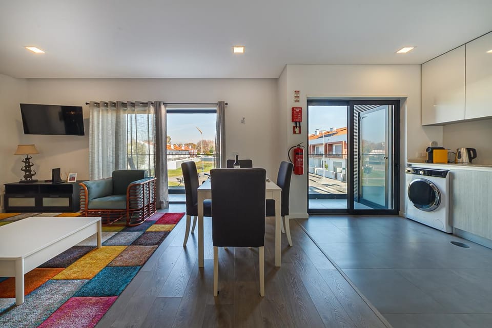 Communal lounge/ TV room, TV and multimedia, Kitchen or kitchenette, Living room, Seating area, Dining area, Evening entertainment, oven, toaster, washing machine, dryer