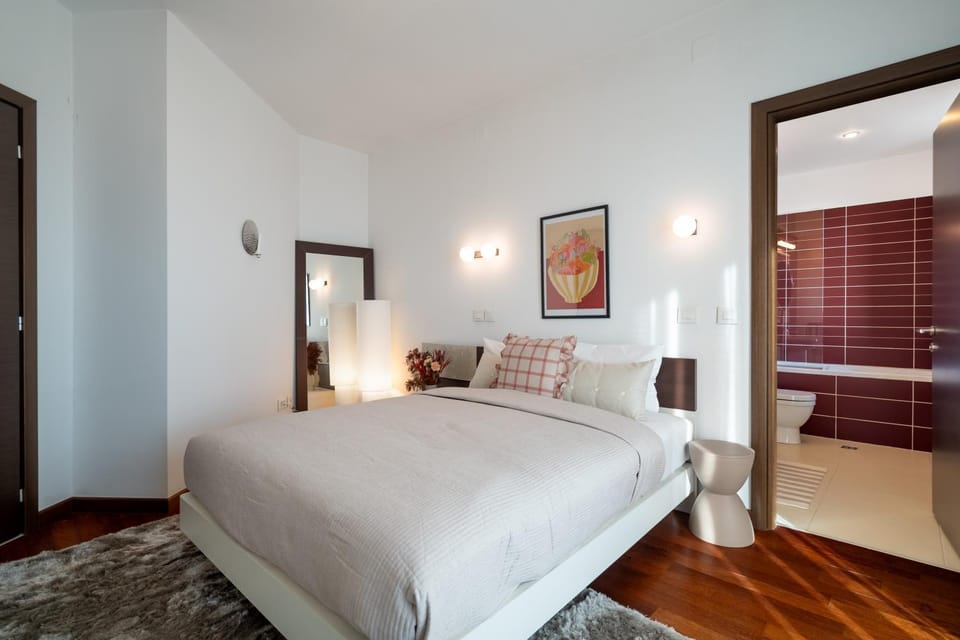 Bed, Bathroom, Photo of the whole room, Bedroom