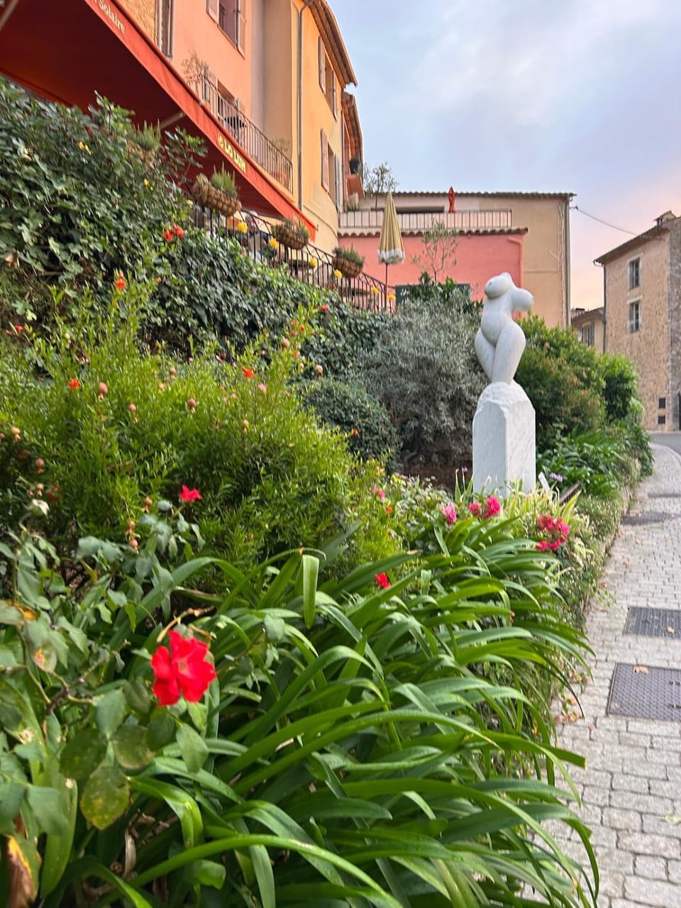 Nice cozy and fully renovated two-bedroom apartment in Mougins Apartment in Mouans-Sartoux