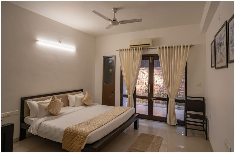 Bed, Photo of the whole room, Bedroom, air conditioner